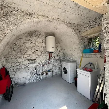 Rigoletto, Garden, Air Comnditioning - Larihome A69 * Dongo