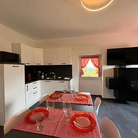 Apartment Rigoletto, Garden, Air Comnditioning - Larihome A69 Dongo