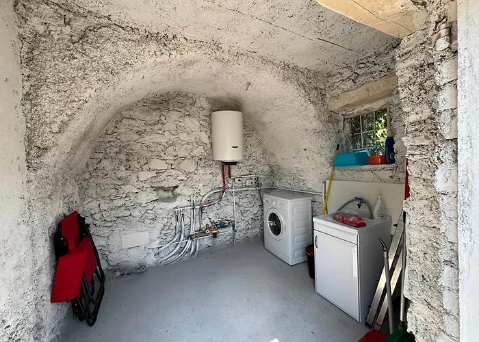 Rigoletto, Garden, Air Comnditioning - Larihome A69 * Dongo